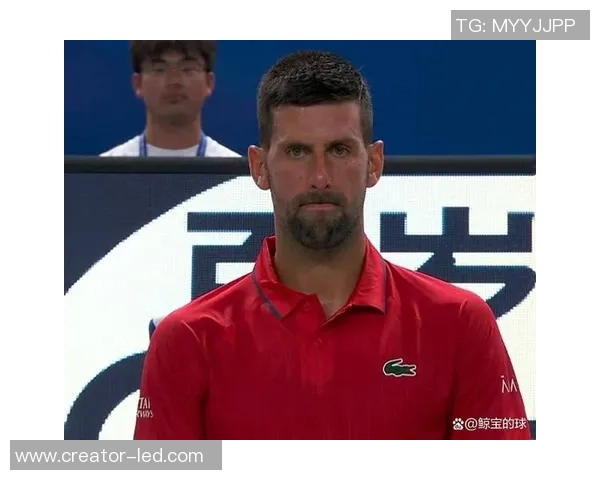 足球球星晒自拍瞬间展现赛场外真实一面